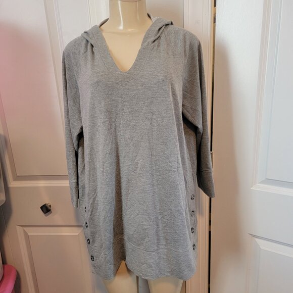 C Active Heathered Gray Knit 3/4 Sleeve Hoodie w/ Button Detail at Hem/Hip - Picture 2 of 11